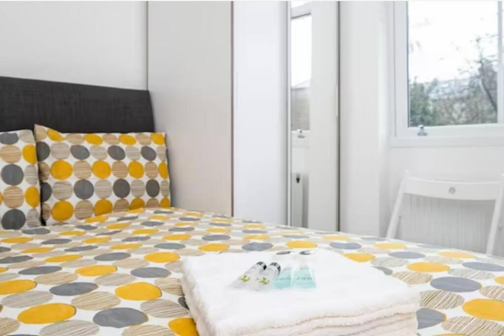 לונדון Boutique Modern Hotel Room For Two Near Tube And Bus Stations מראה חיצוני תמונה