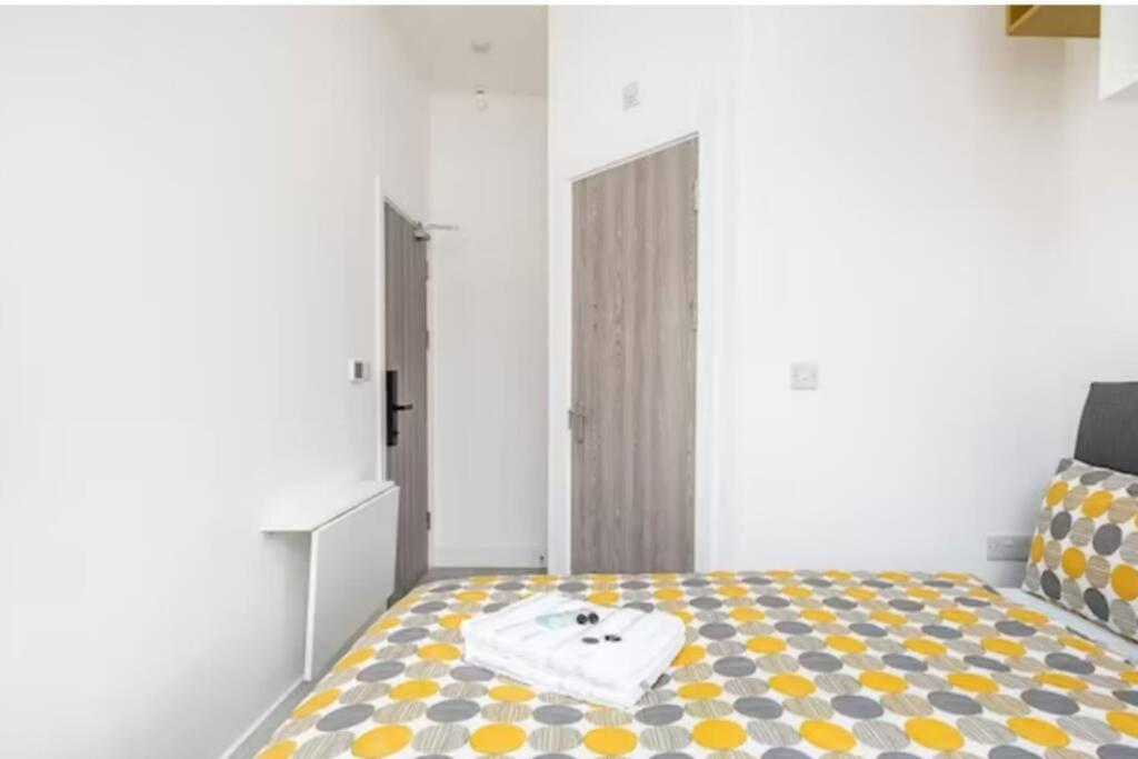 לונדון Boutique Modern Hotel Room For Two Near Tube And Bus Stations מראה חיצוני תמונה
