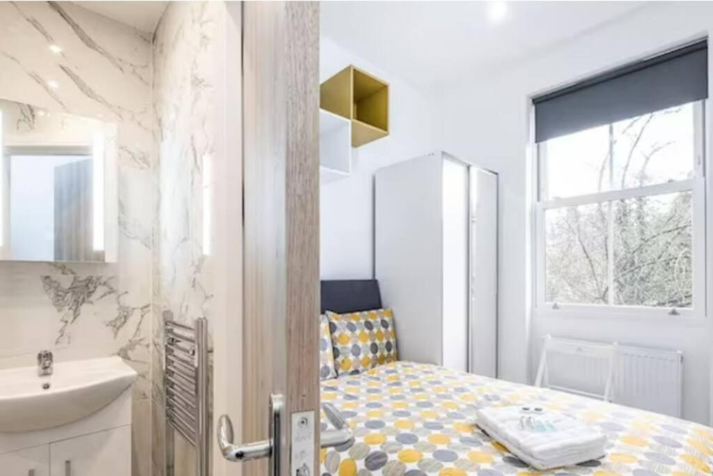 לונדון Boutique Modern Hotel Room For Two Near Tube And Bus Stations מראה חיצוני תמונה