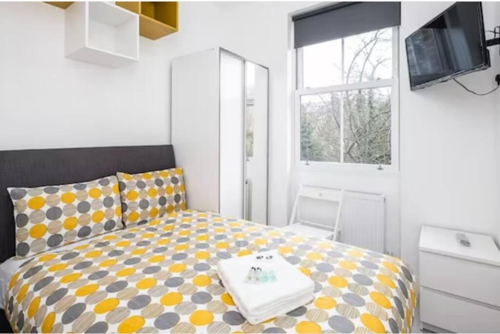 לונדון Boutique Modern Hotel Room For Two Near Tube And Bus Stations מראה חיצוני תמונה